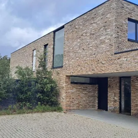 Modern Spatious House Near Villa